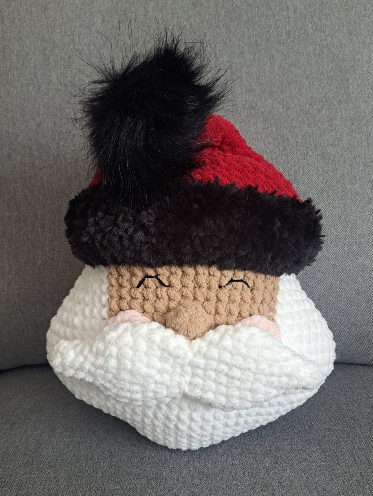 Kenzie&#39;s Corner: Santa pillow RED &amp; BLACK